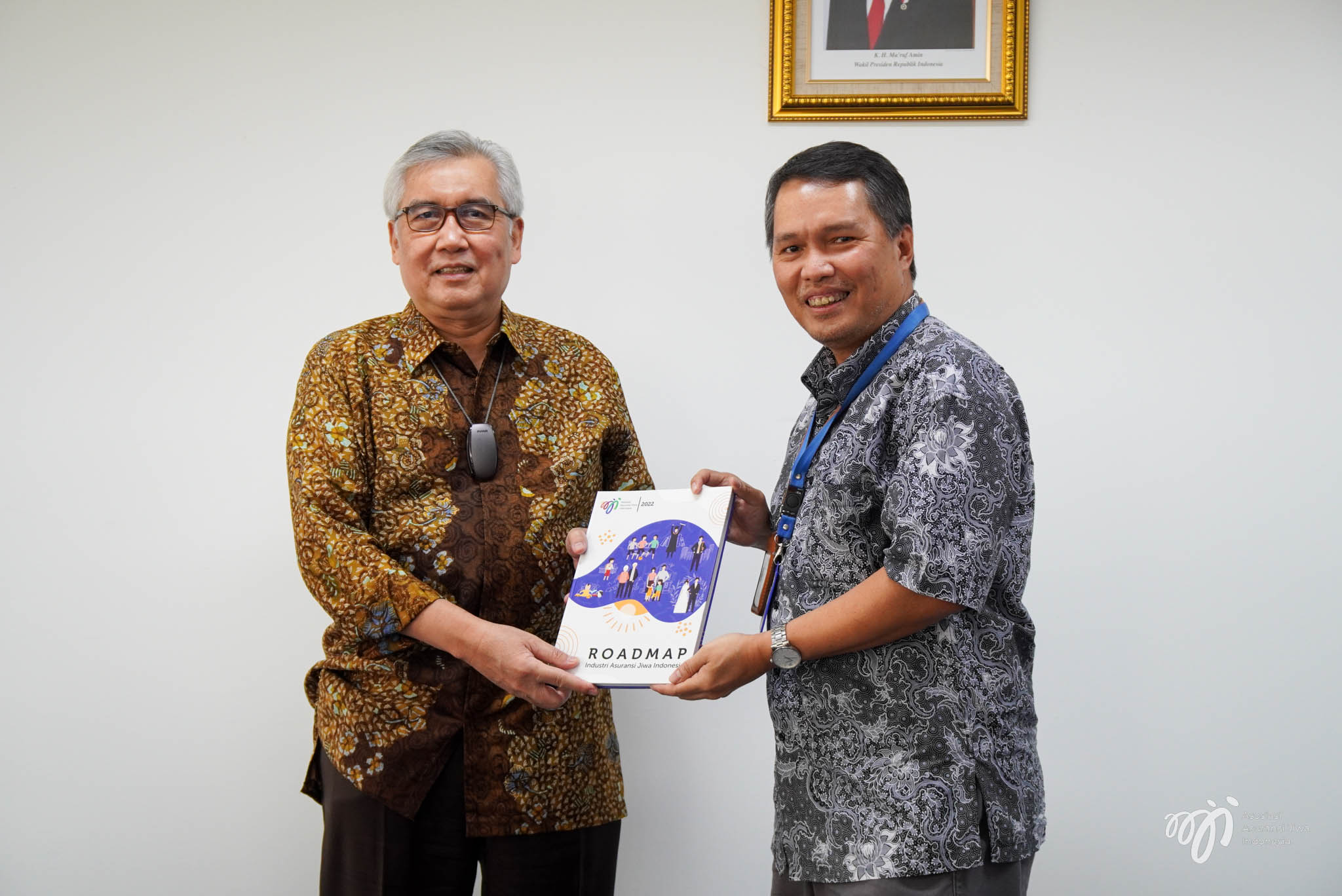 Penyerahan Roadmap Industri Asuransi Jiwa Kepada OJK