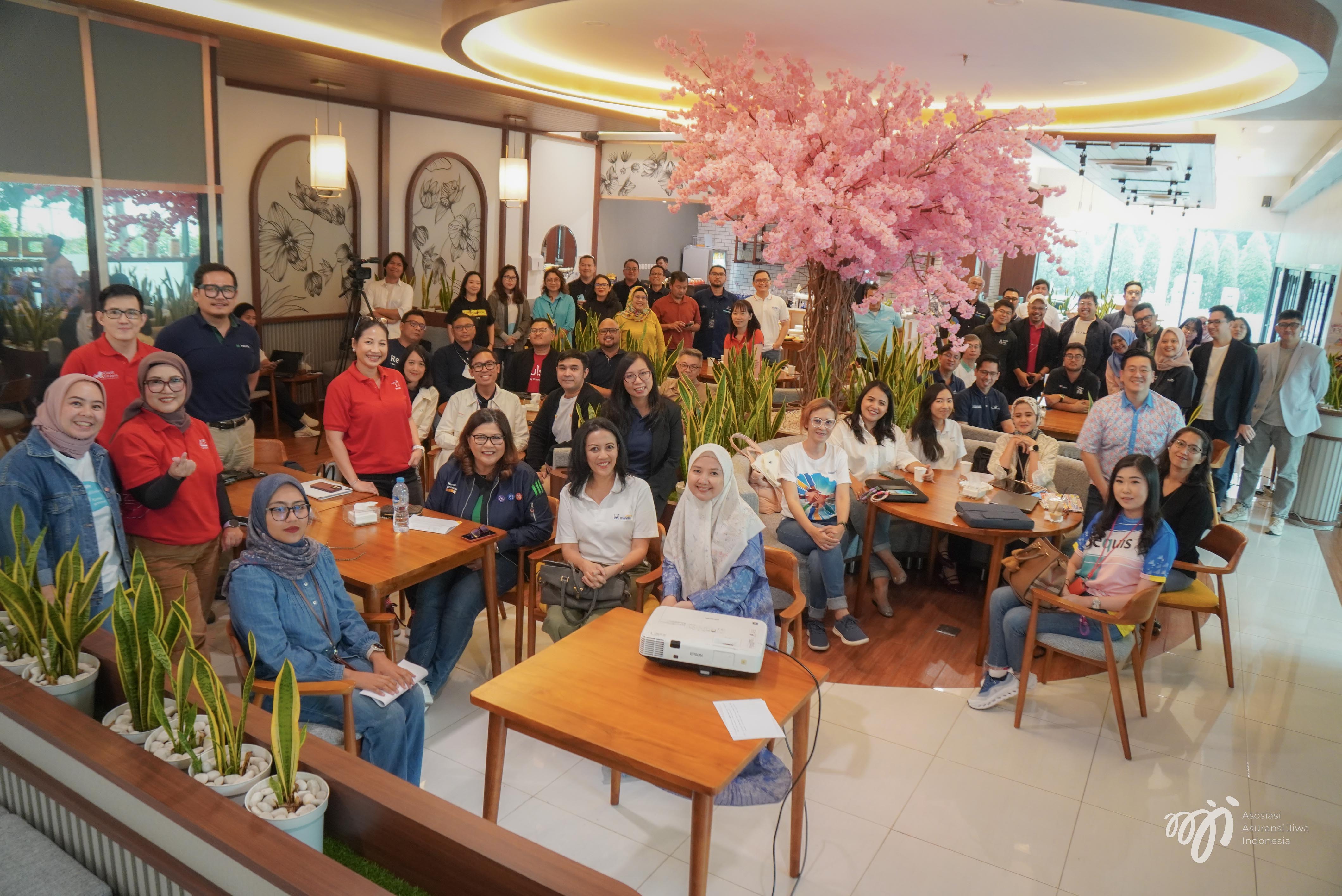 Marketing & Komunikasi Forum AAJI