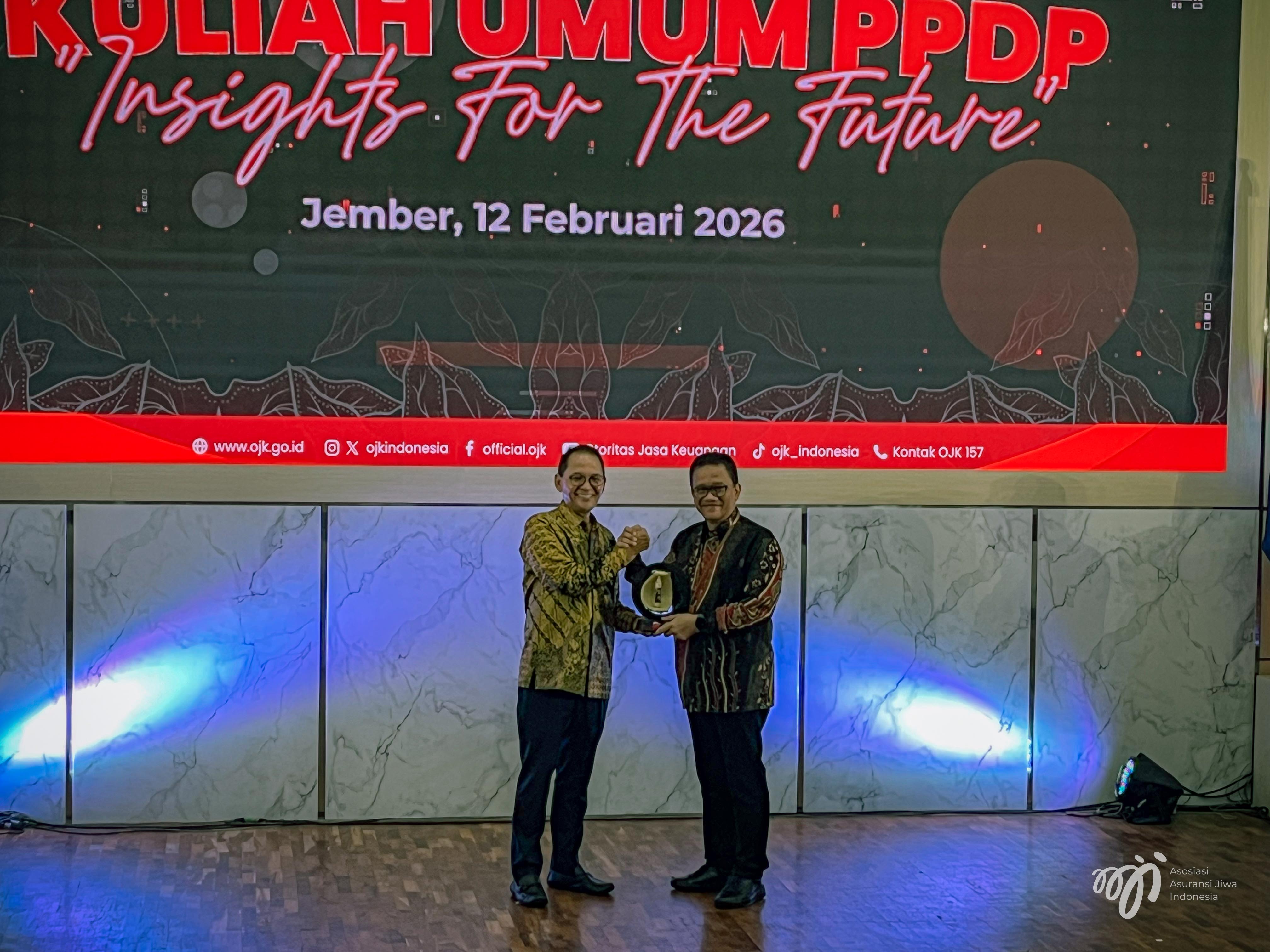 Kuliah Umum OJK dan AAJI di Universitas Jember